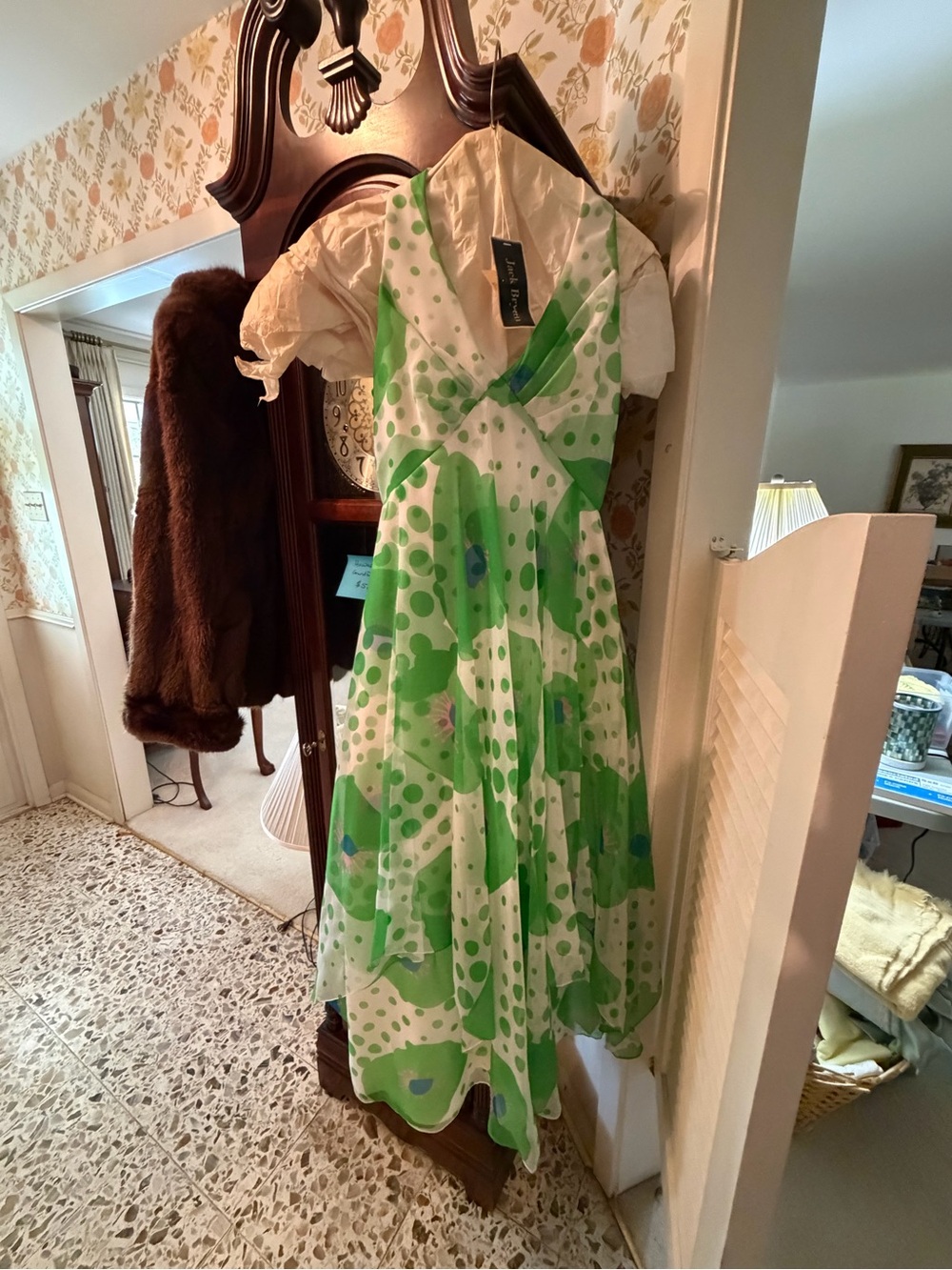 Green Polka Dot Maxi Dress with V-Neck